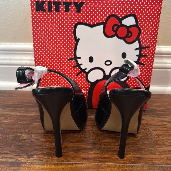 New Hello Kitty Black and Pink Heels Bow, Size 6, Vintage Rare! - Picture 5 of 10